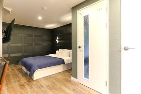 Louis Hotel