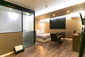 Louis Hotel