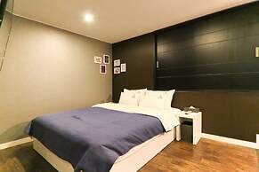Louis Hotel