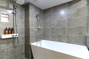 Louis Hotel