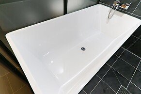 Louis Hotel
