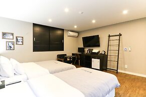 Louis Hotel