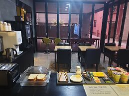 Louis Hotel