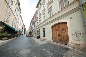 ASAO Apartments Walking Center Zone