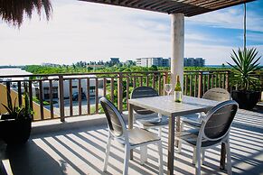 Grand Marina Hotel