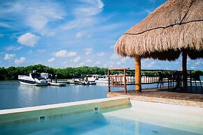Grand Marina Hotel