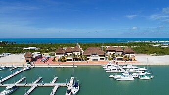 Grand Marina Hotel