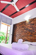 Aluna Hostel B&B