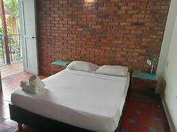 Aluna Hostel B&B