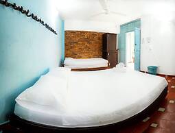 Aluna Hostel B&B