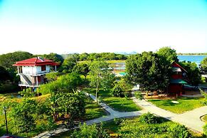 Lake Villa Resort