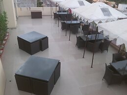 Hotel Savi Regency