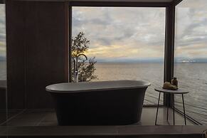 Hotel AWA Puerto Varas