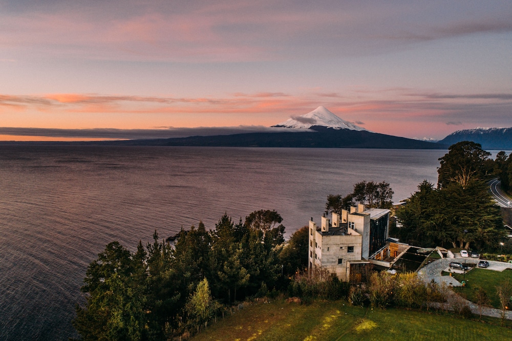 Hotel AWA Puerto Varas