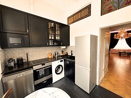 7th Heaven Vienna Center Apartments