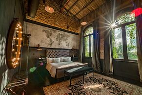 Factoria Hotel