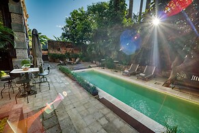 Factoria Hotel