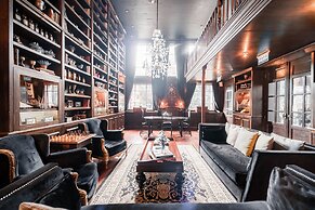 Factoria Hotel