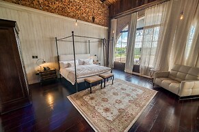 Factoria Hotel