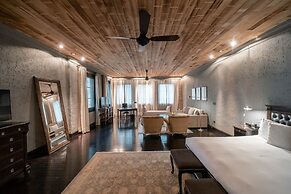Factoria Hotel