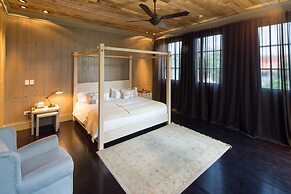 Factoria Hotel