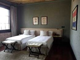 Factoria Hotel