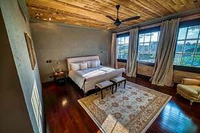 Factoria Hotel