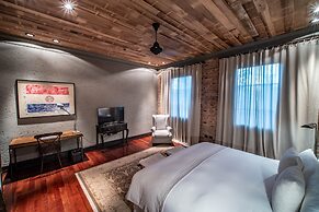 Factoria Hotel