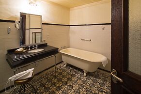Factoria Hotel