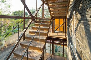 Factoria Hotel
