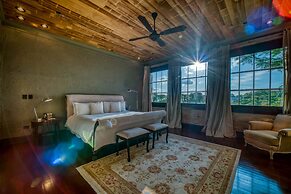 Factoria Hotel