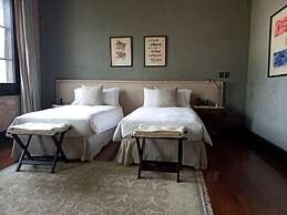 Factoria Hotel