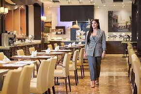 Golden Tulip Doha (Luxury City Hotel)