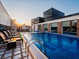 Golden Tulip Doha (Luxury City Hotel)