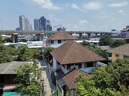 Hide Bangkok Hostel