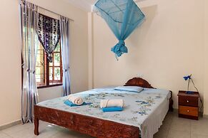 Jungleside House