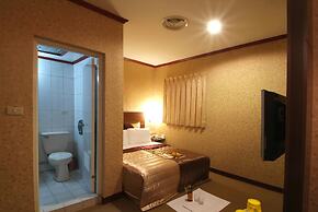 Golden Swallow Hotel