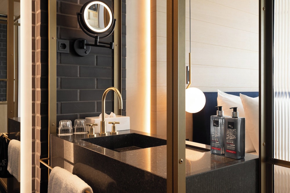 Ruby Emma Hotel Amsterdam By IHG