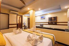 Yellow Pagoda Hotel
