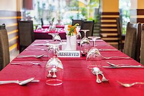 Yellow Pagoda Hotel