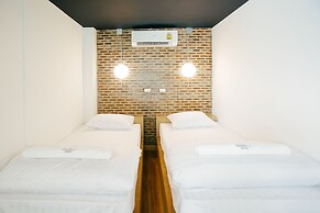 Give Me 5 Hostel