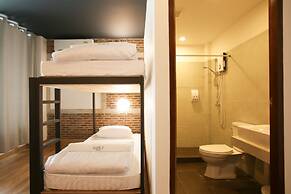 Give Me 5 Hostel