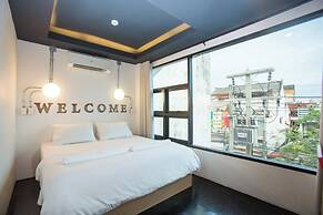 Give Me 5 Hostel