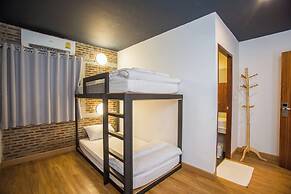 Give Me 5 Hostel