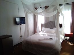 Kuku Royal Lodge