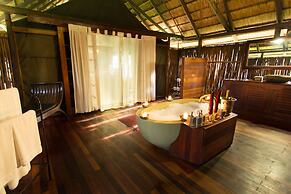 Selinda Camp