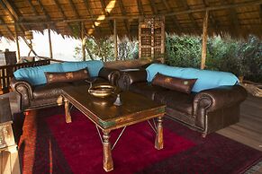 Selinda Camp