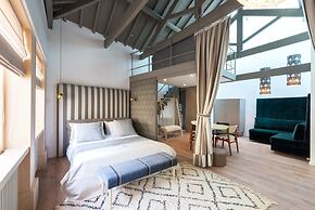 Charm Palace