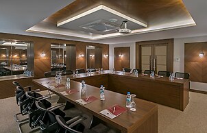 B Business Hotel & Spa