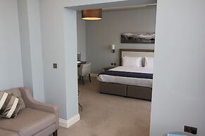 Yarrow Hotel